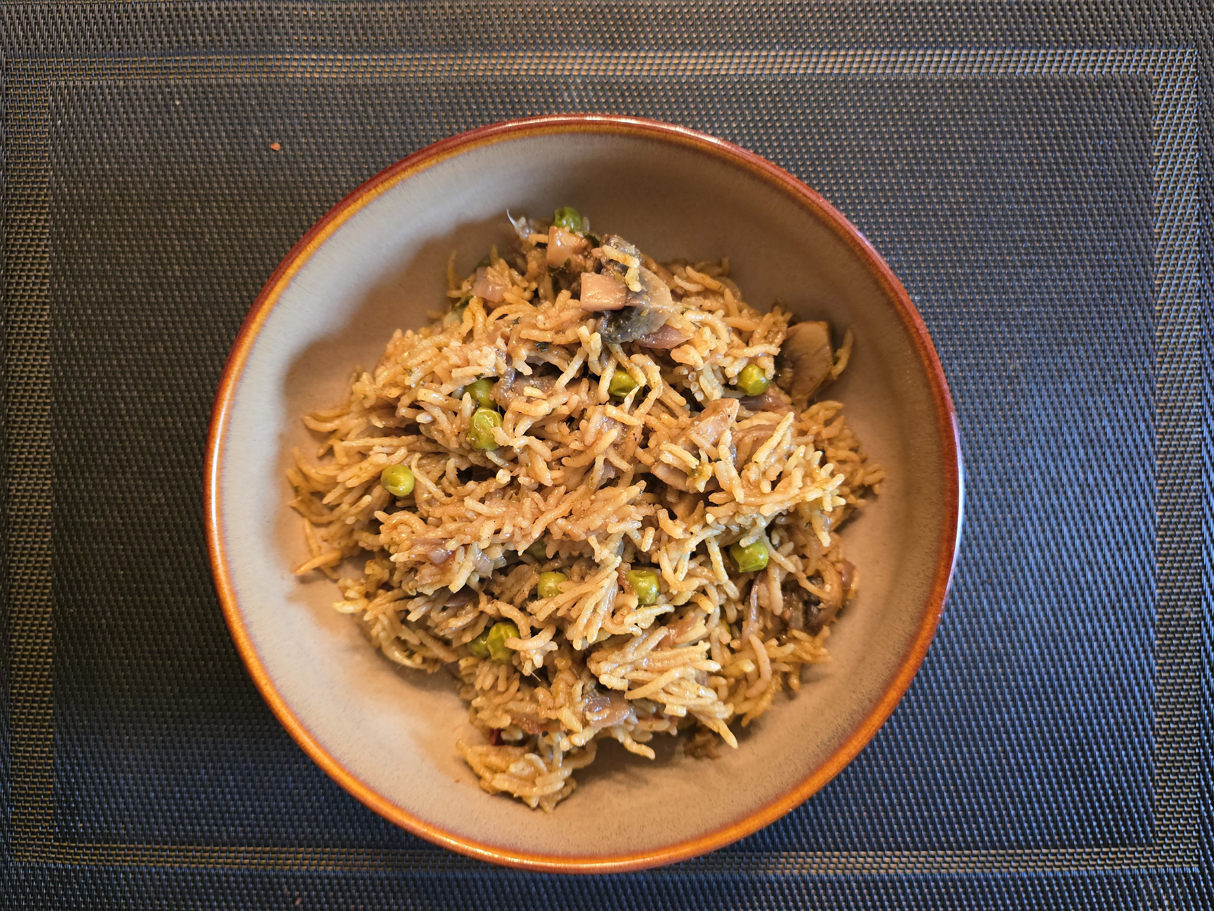 Idli with chutney and sambhar