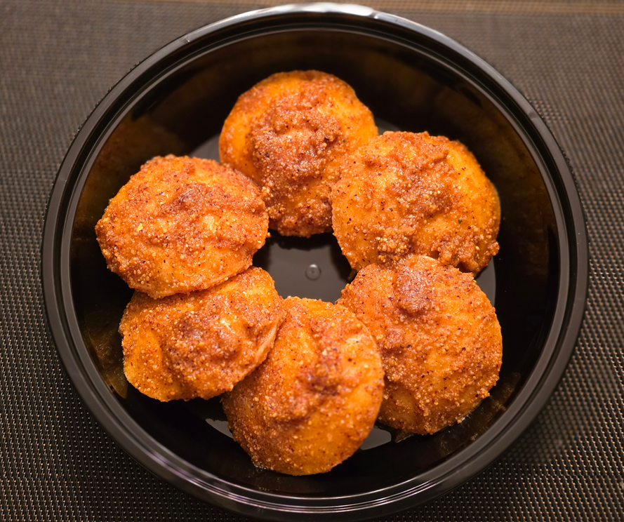 Idli with chutney and sambhar